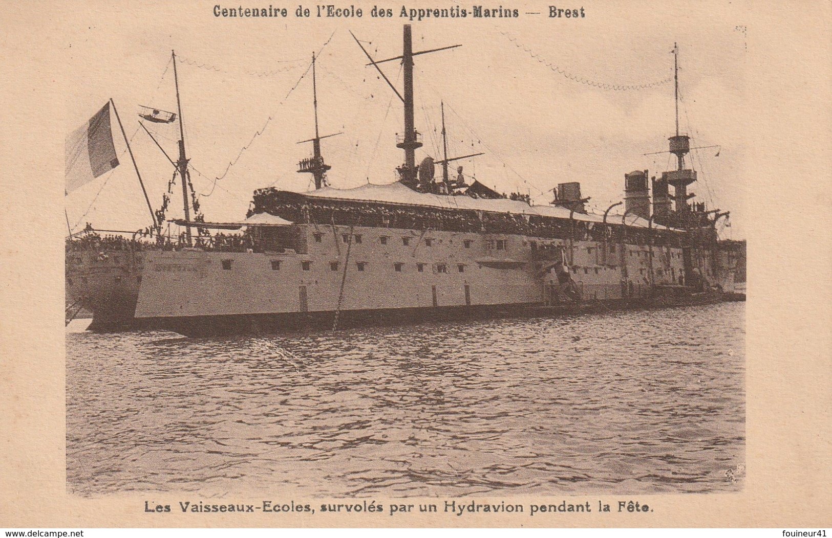 Brest - Les Vaisseaux- écoles, Survolés Par Un Hydravion Pendant La Fête - Brest