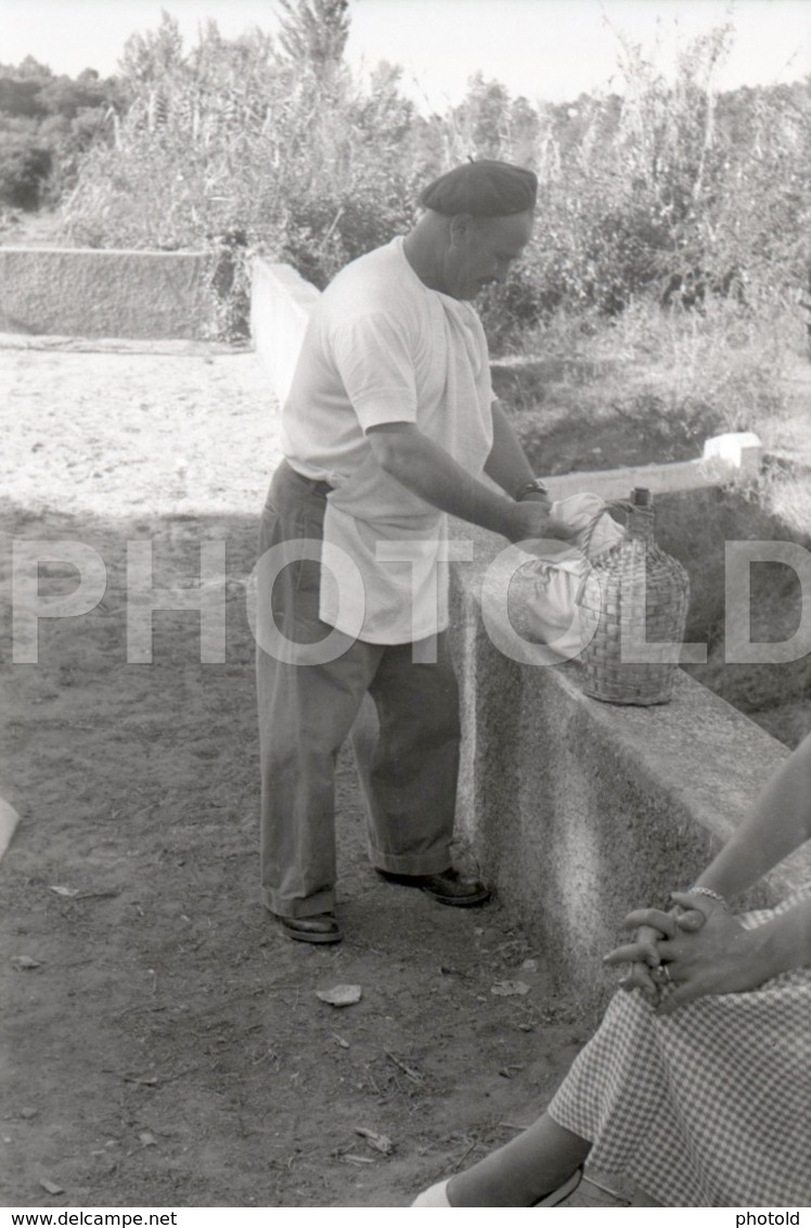 1957 LUNCH TIME WINE PORTUGAL AMATEUR 35mm ORIGINAL NEGATIVE Not PHOTO No FOTO - Sonstige & Ohne Zuordnung