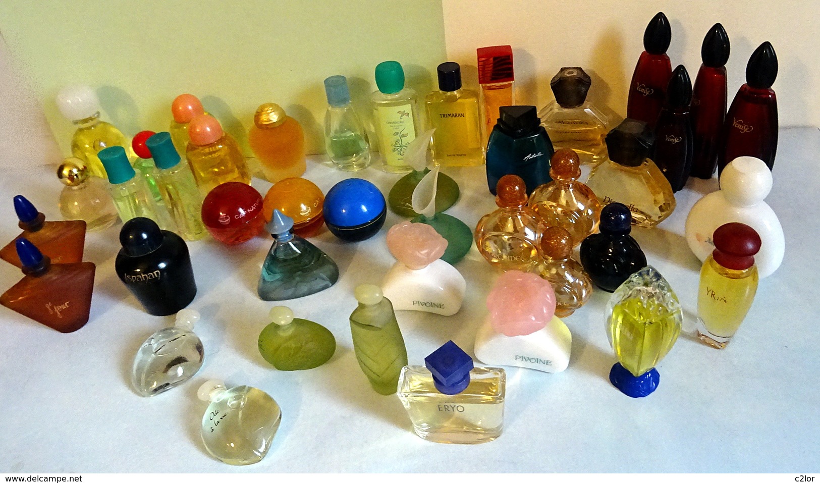 Important Lot De  Miniatures De Parfum Yves Rocher Sans Boites - Miniaturen Damendüfte (ohne Verpackung)