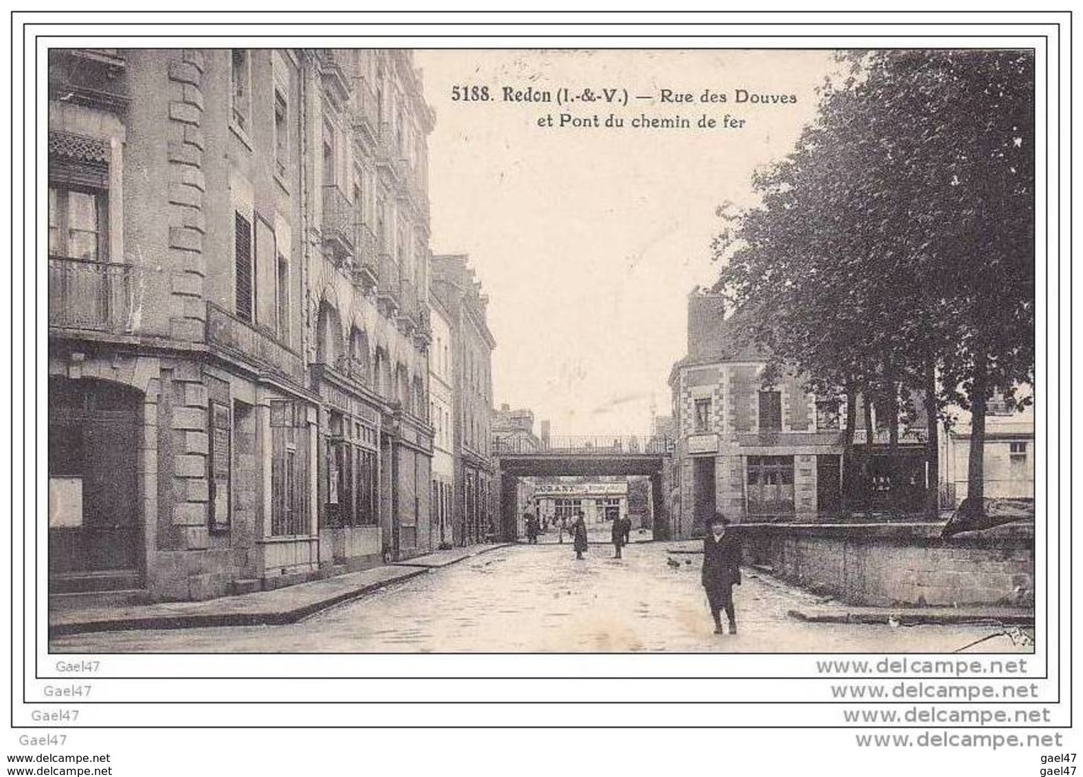 Cpa  Réf Z0.757  (  Dép 35 )   à   REDON        ""   Rue Des Douves - Redon