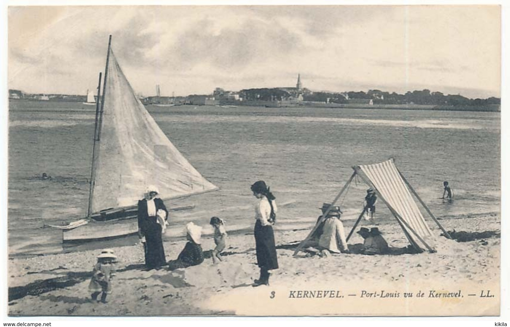 CPA 9 X 14 Finistère KERNEVEL Port-Louis Vu De Kernevel  Jeunes Femmes Enfents Sur La Plage Voilier - Autres & Non Classés