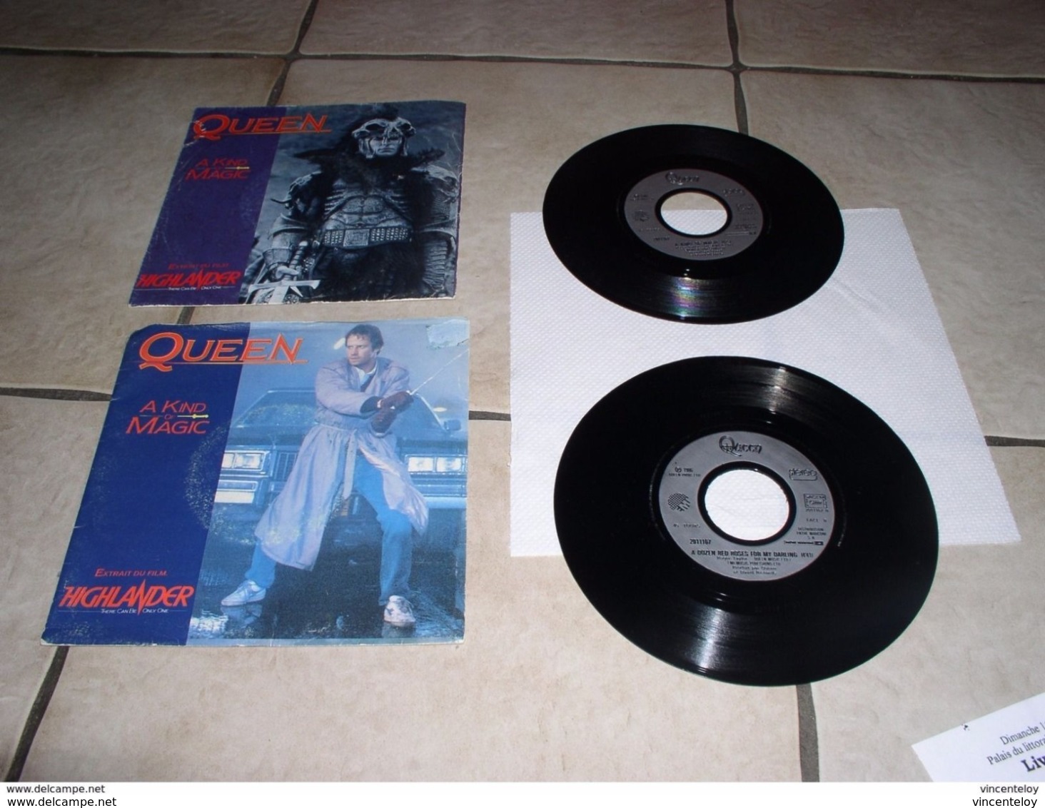 lot de vinyle 45 tours QUEEN ( en l etat sur les photos ) lot n 1