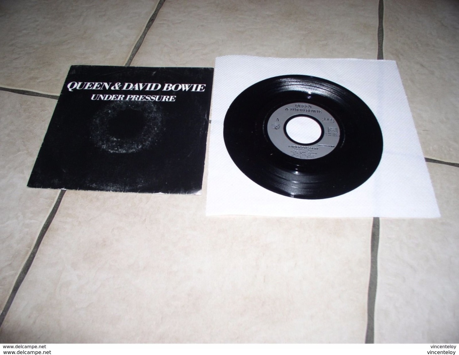 Lot De Vinyle 45 Tours QUEEN ( En L Etat Sur Les Photos ) Lot N 2 - Rock