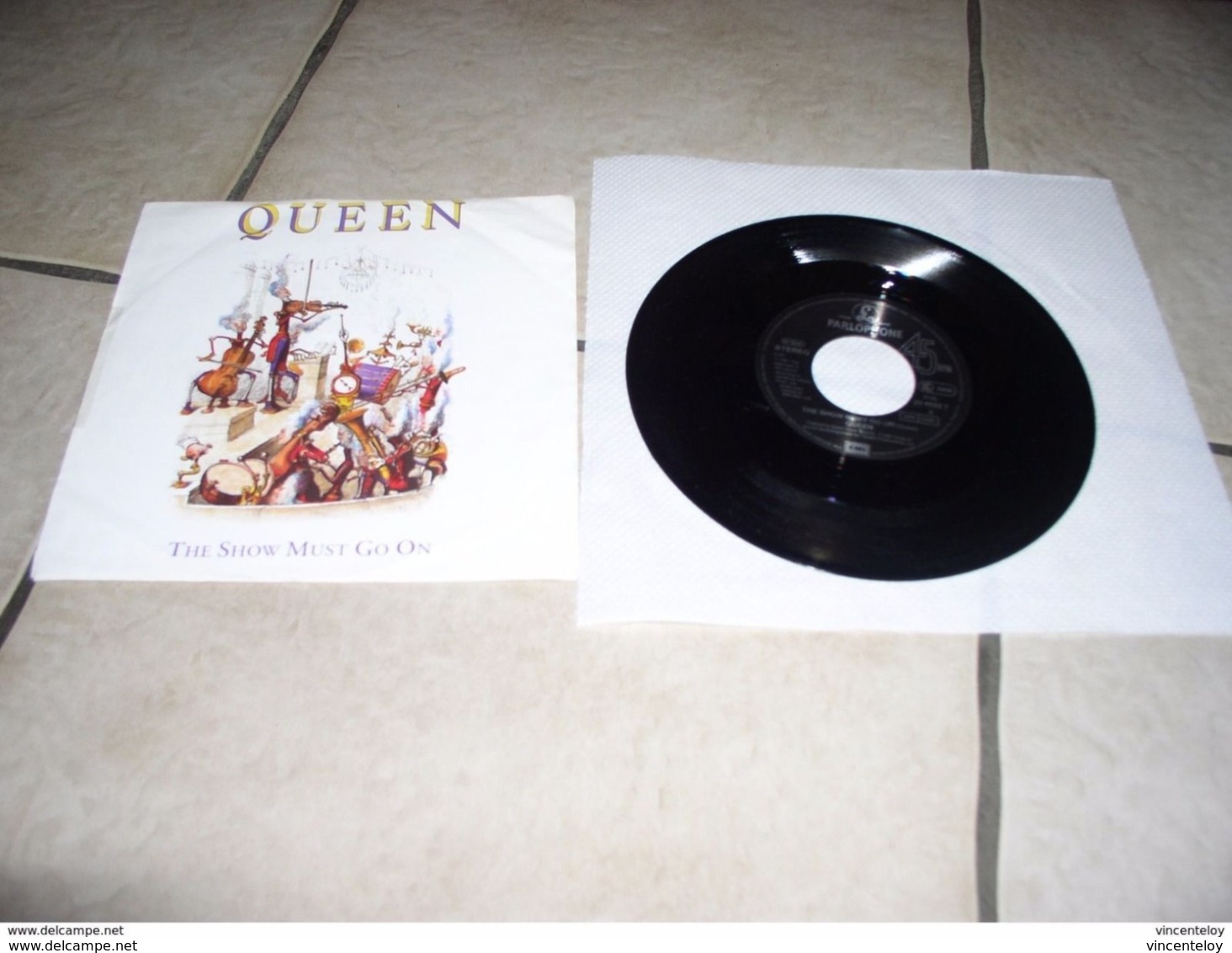 lot de vinyle 45 tours QUEEN ( en l etat sur les photos ) lot n 2