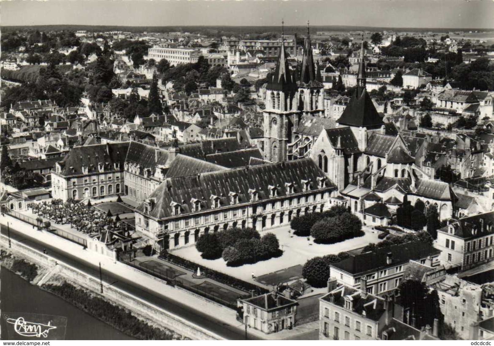 CPSM Grand Format BLOIS  Vue Aérienne L'Hopital Et L'Eglise St Nicolas  RV Combier - Blois