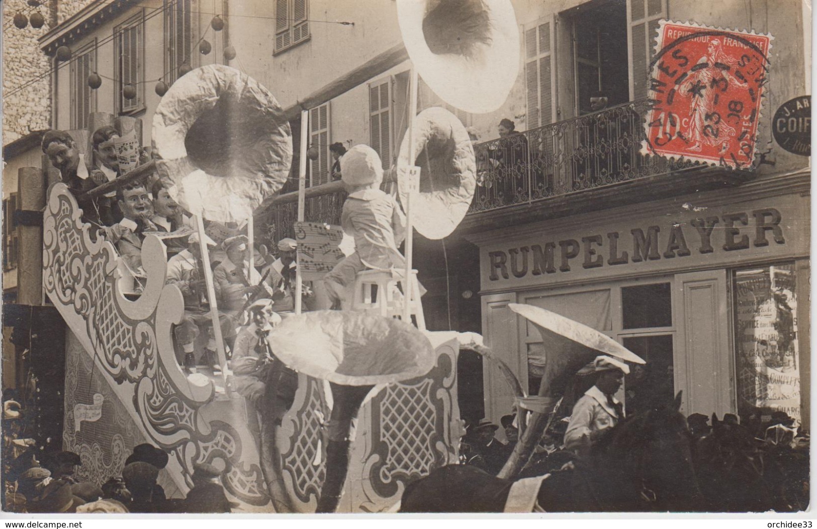 CP Photo Menton - Carnaval - Rue Félix Faure Devant Confiserie Rumpelmayer - Char De La Musique (très Belle Scène) - Menton