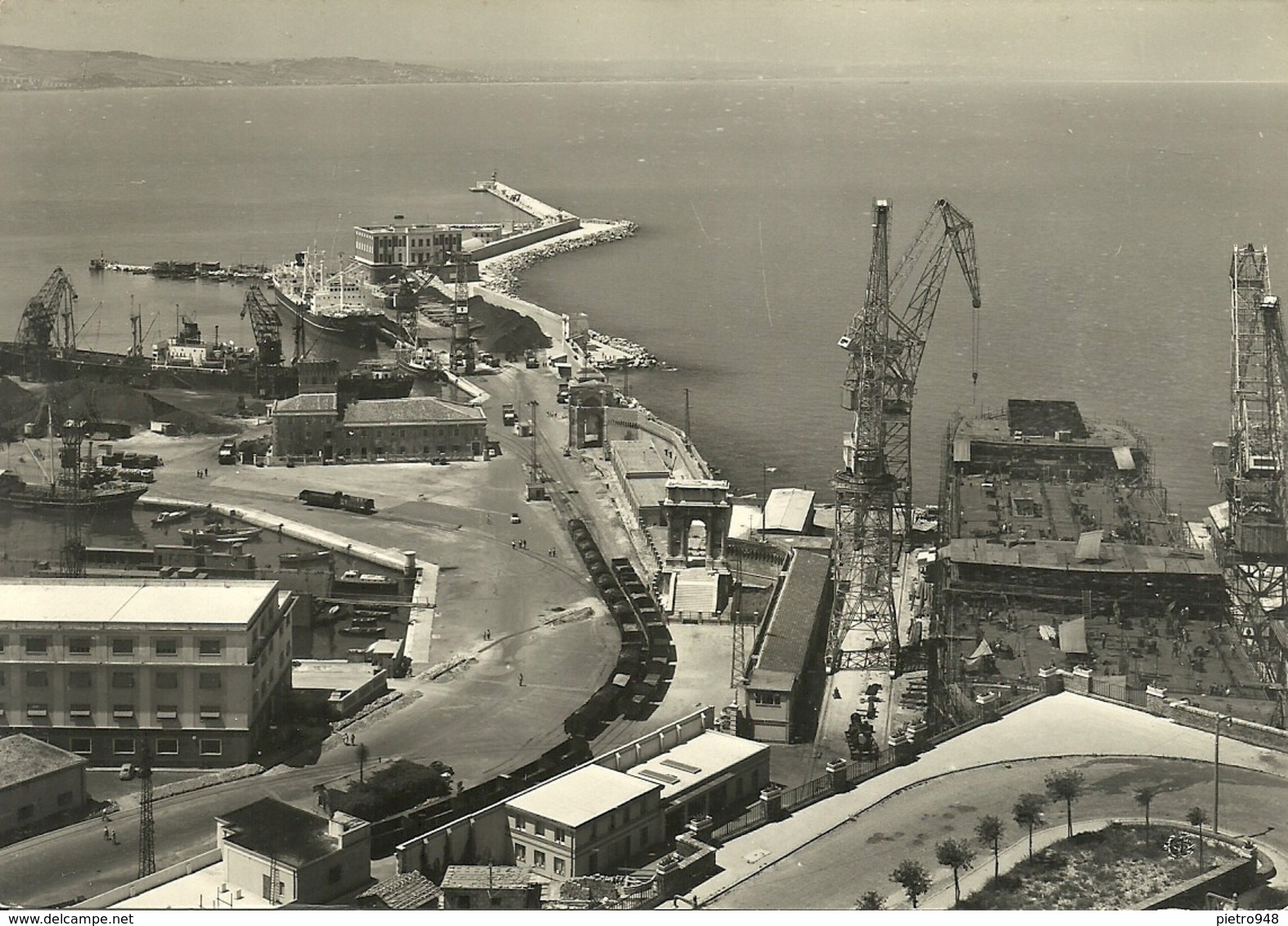 Ancona (Marche) Porto Con Scalo Ferroviario E Gru X Scarico Merci Dalle Navi, The Harbour, Le Port, Der Hafen - Ancona