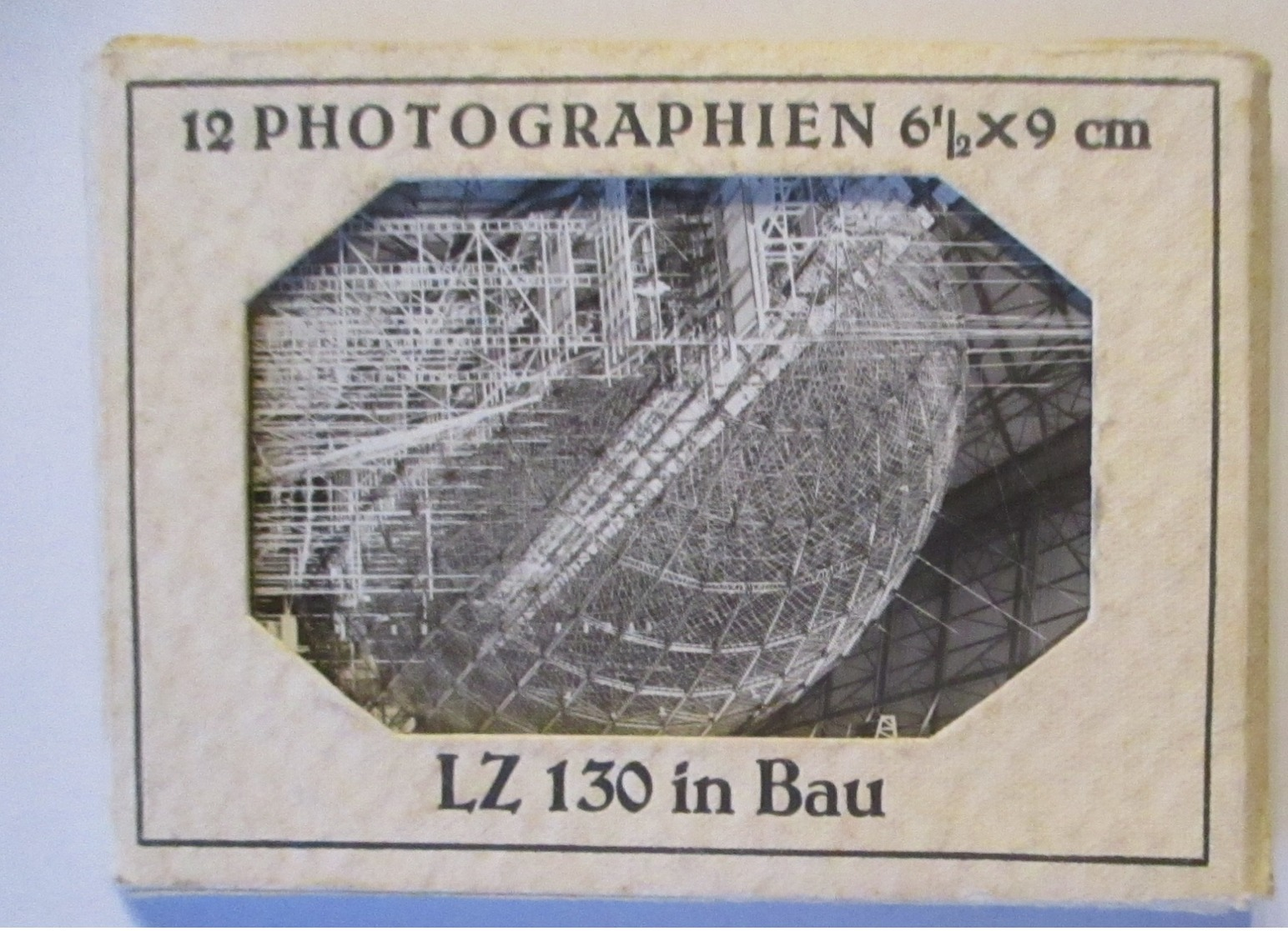 Zeppelin LZ 130 In Bau, 12 Fotos Der Lichtbildabt. Luftschiffbau Ca.1930 (33440) - Dirigeables