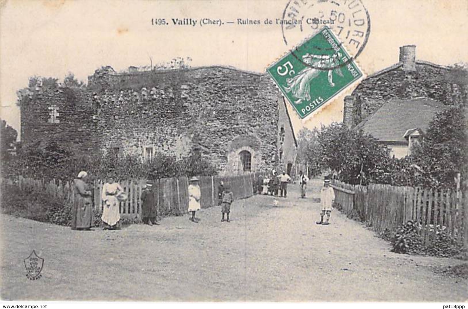 18 - VAILLY : Ruines De L'Ancien Chateau ( Animation ) CPA Village ( 190 Habitants ) - Cher ( Berry ) - Autres & Non Classés
