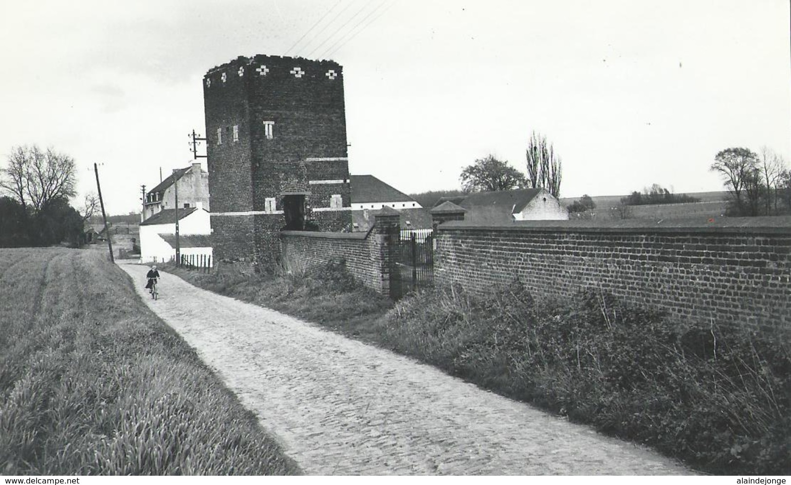 Cortil-Noirmont - La Tour Des Sarrazins - Chastre