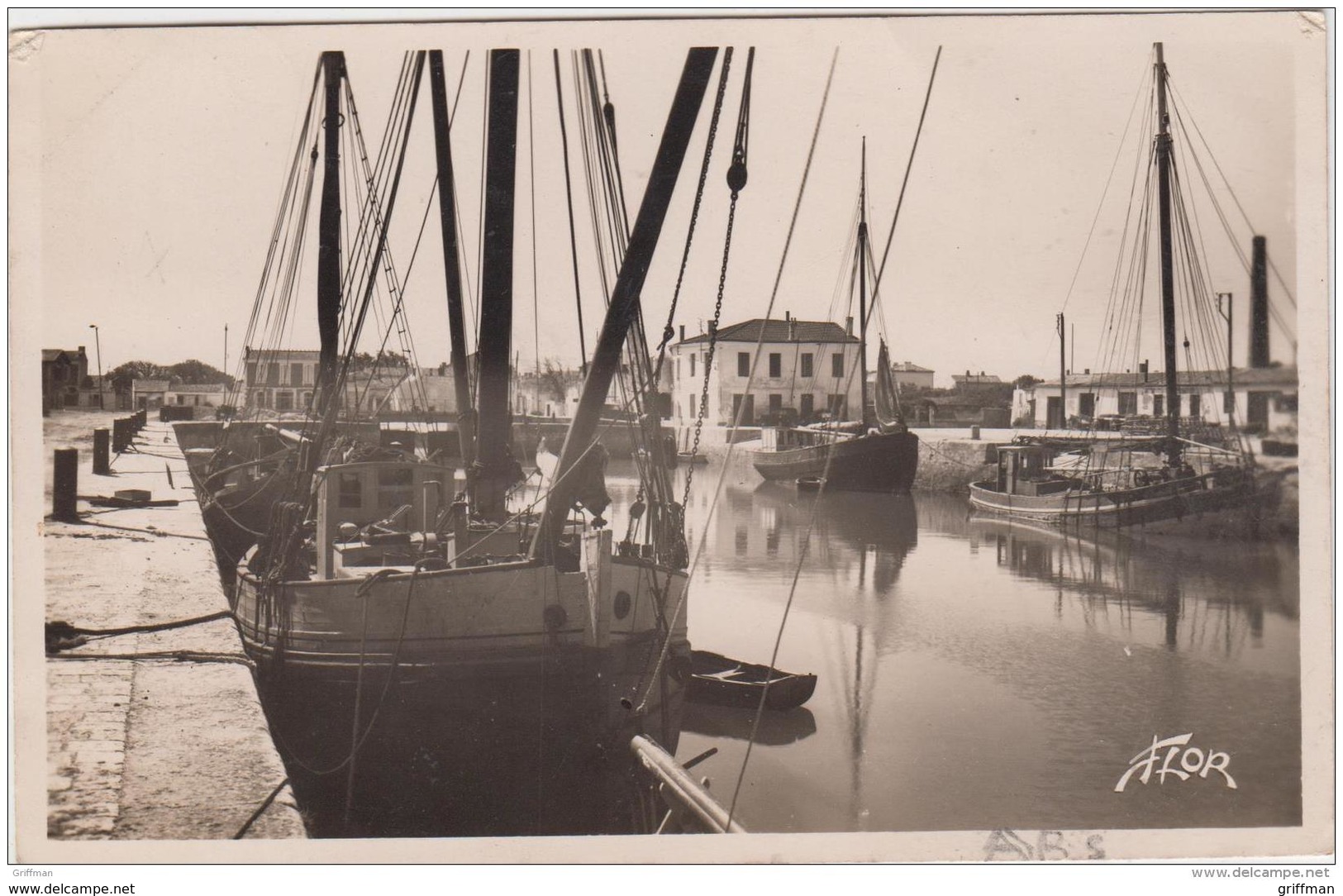 ILE DE RE ARS EN RE LE PORT DE L'ARS CPSM 9X14 1950 TBE - Ile De Ré