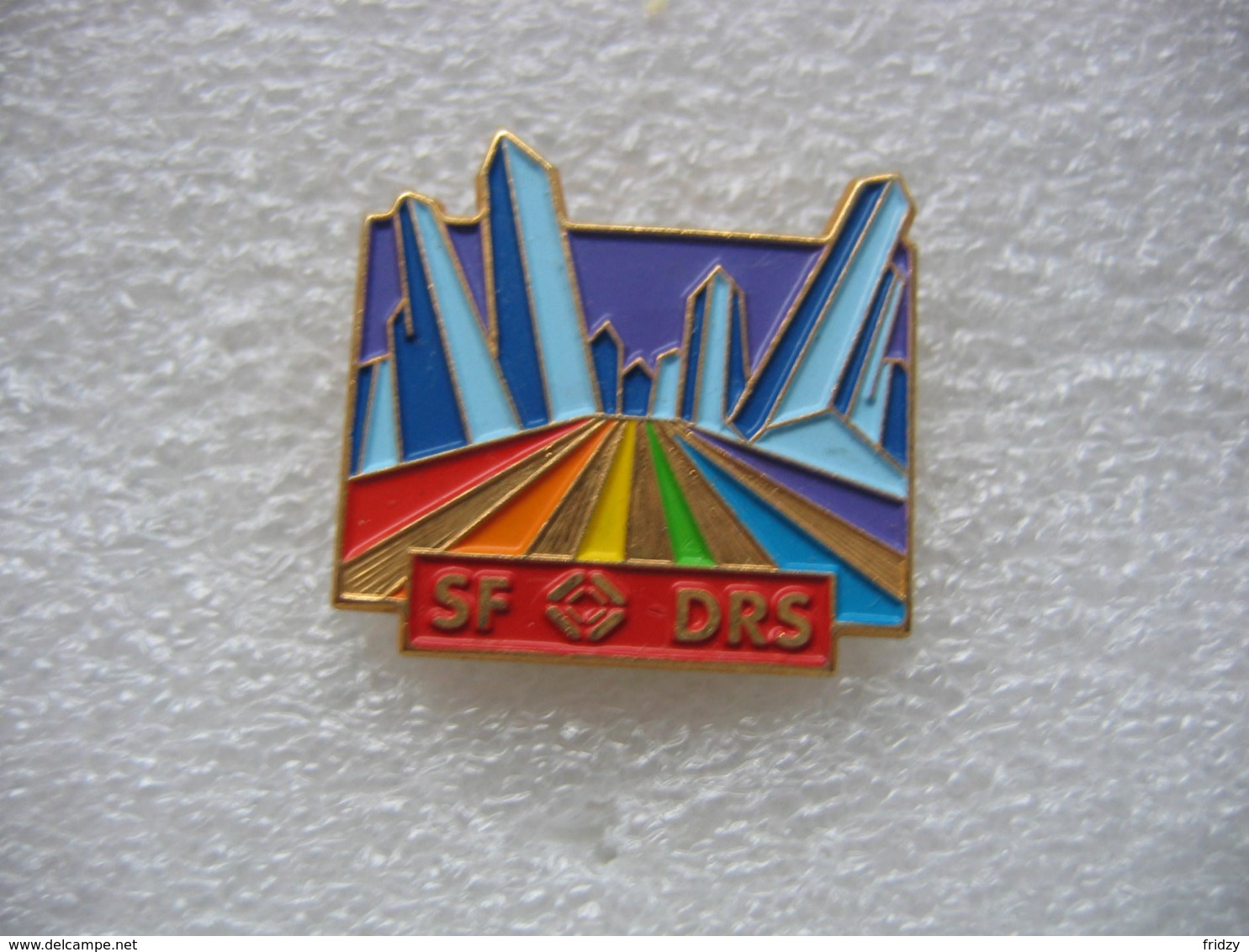 Pin's Chaine De Télé SRF1 Rebaptisée SF DRS (Schweizer Fernsehen Deutsche Und Rätoromanische Schweiz, Télévision Suisse - Media