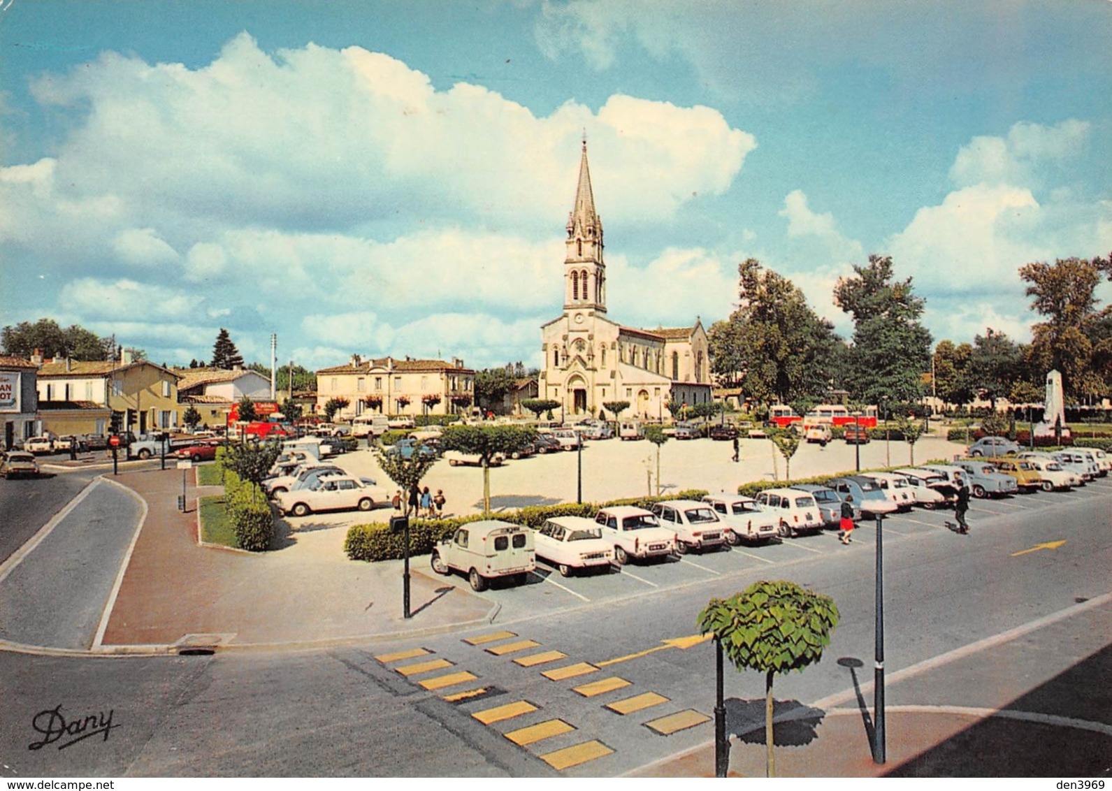 GRADIGNAN - La Place De L'Eglise - Automobiles - 2cv Citroën - Renault 4l - Gradignan