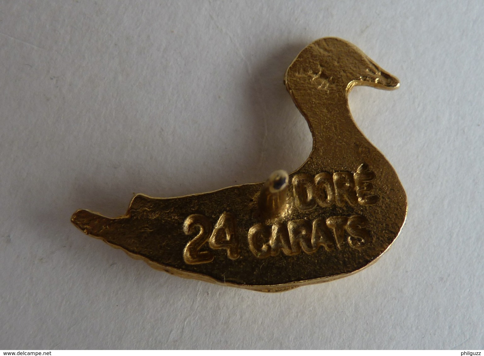 FEVE EN METAL DORE 24 Carats COLOMBE Pigeon Canard - Antiche