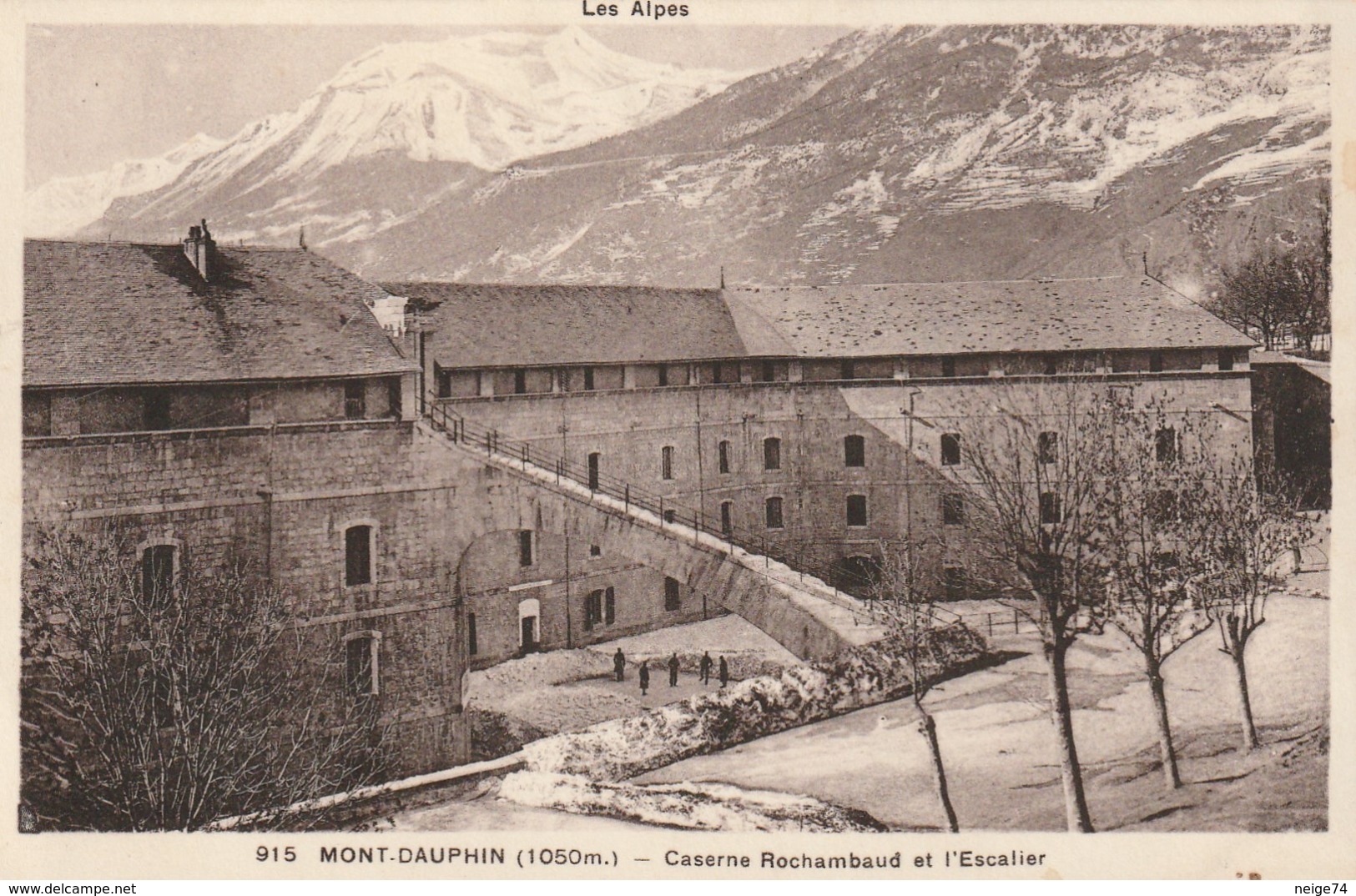 Carte Postale Ancienne Des Hautes-Alpes - Mont-Dauphin - Caserne Rochambaud Et L'Escalier - Autres & Non Classés