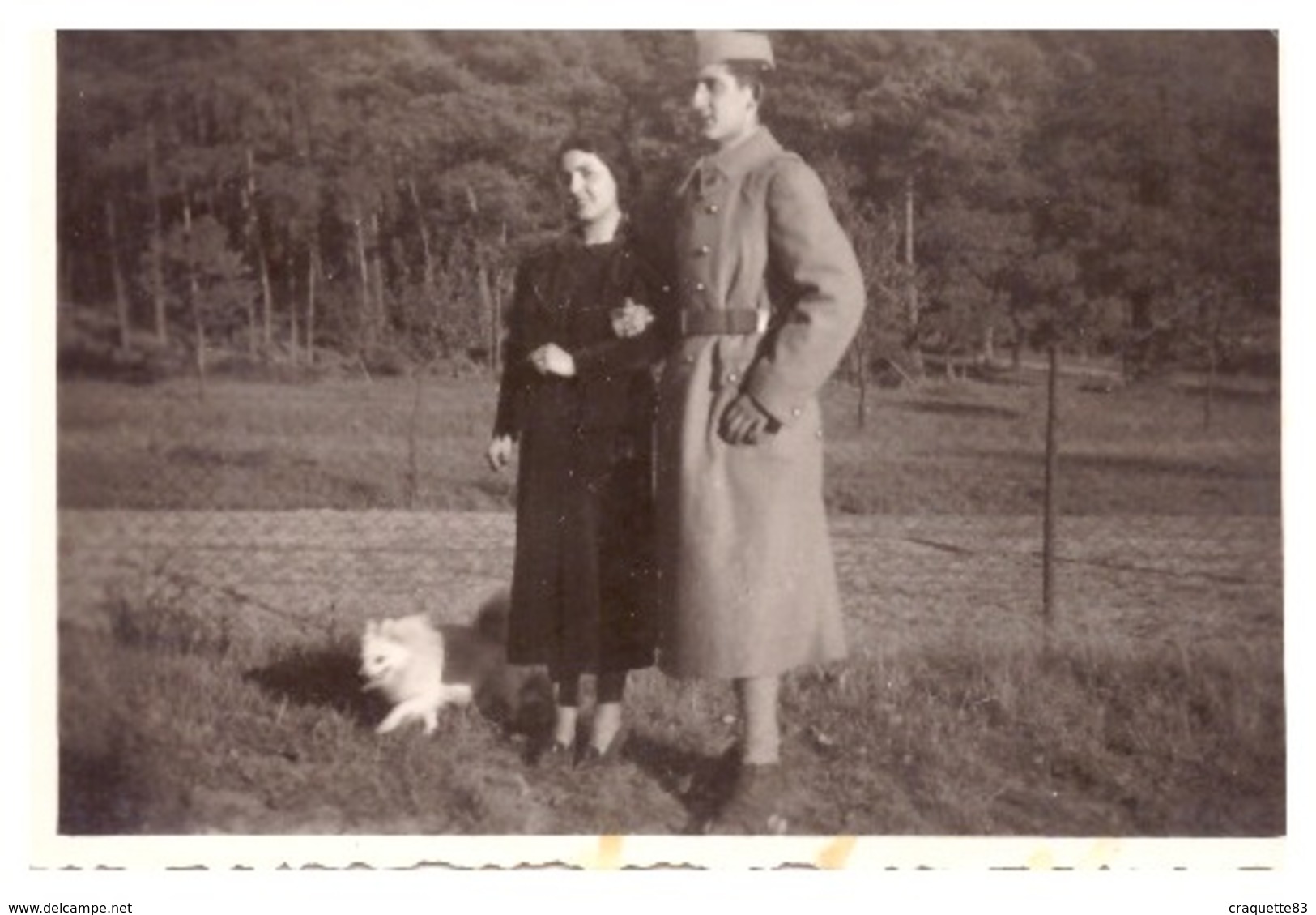 MILITAIRE ET SA FEMME ET PETIT CHIEN OCTOBRE 1937 - Guerra, Militari