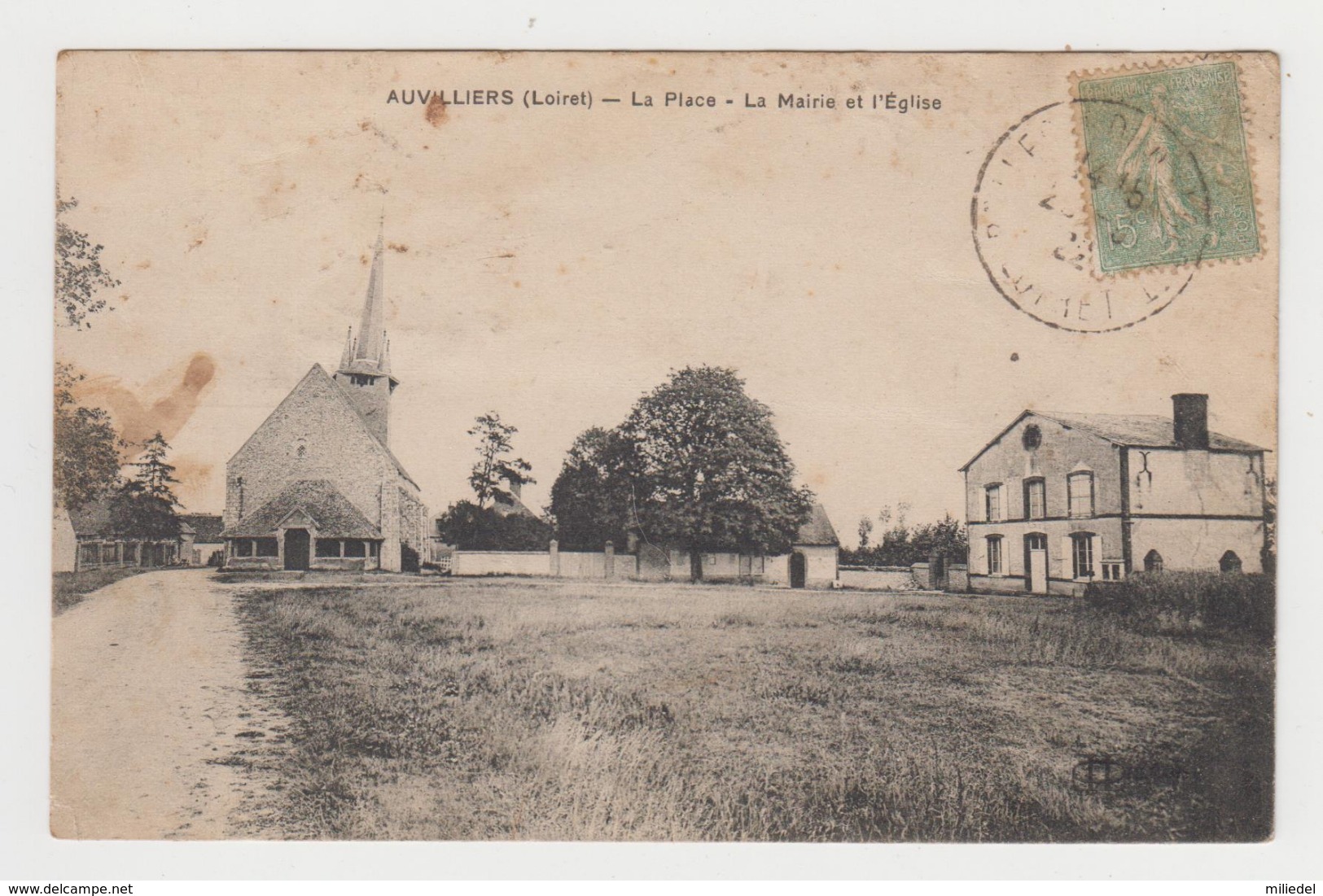 BA464 - AUVILLIERS - La Place - La Mairie Et L'Eglise - RARE - Autres & Non Classés