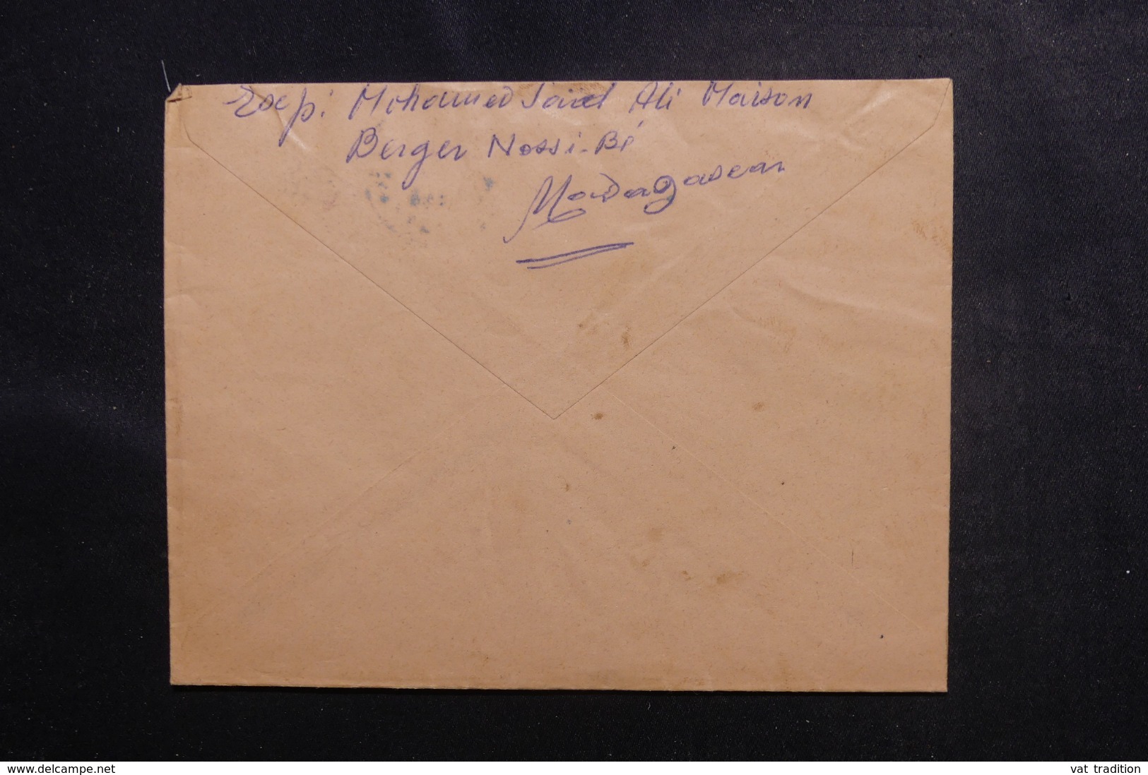 MADAGASCAR - Enveloppe De Nossi Bé Pour La France En 1957, Affranchissement Plaisant Et Taxée - L 47212 - Lettres & Documents