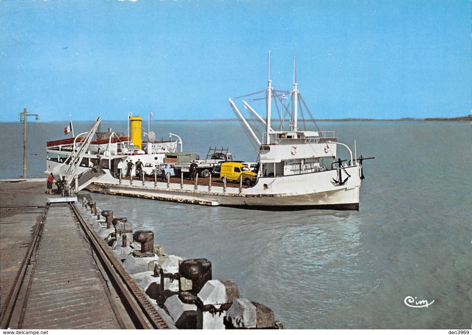 LAMARQUE - Le Bac Pour Blaye - Bateau Les Deux Rives - Renault 4l  Break Jaune - Dans Le Médoc - Other & Unclassified