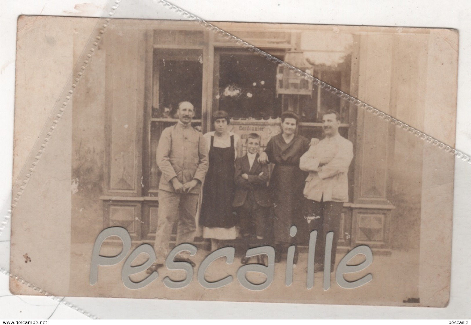 CARTE PHOTO ANIMEE D'UNE BOUTIQUE DE CORDONNIER - A LOCALISER - Shops