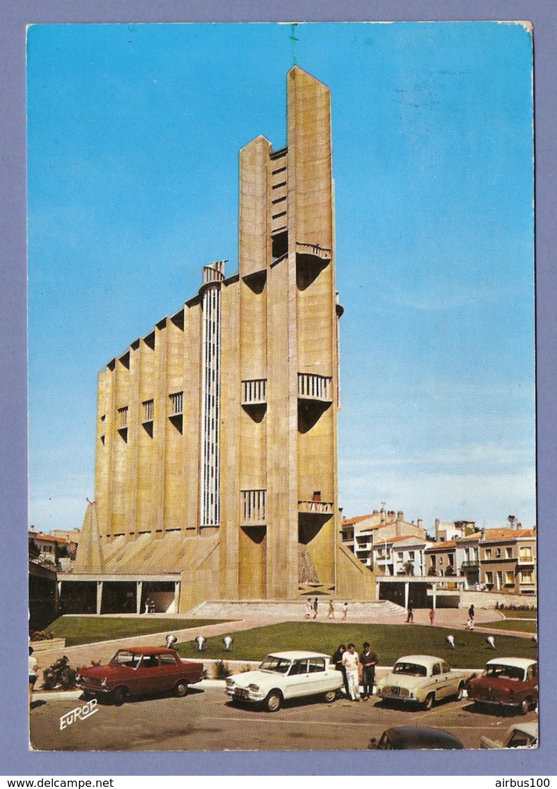 17 - Royan - La Cathédrale - Citroën Ami 6 - Renault Dauphine - Simca P 60 - Opel - Flamme  PTT - 1970 - ZOOM - Passenger Cars