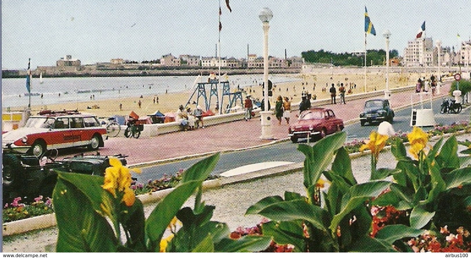 85 - LES SABLES D'OLONNES - La Plage Parmi Les Fleurs - Citroën DS Break Radio Luxembourg 1966  Dauphine - 4 CV - ZOOM - Turismo