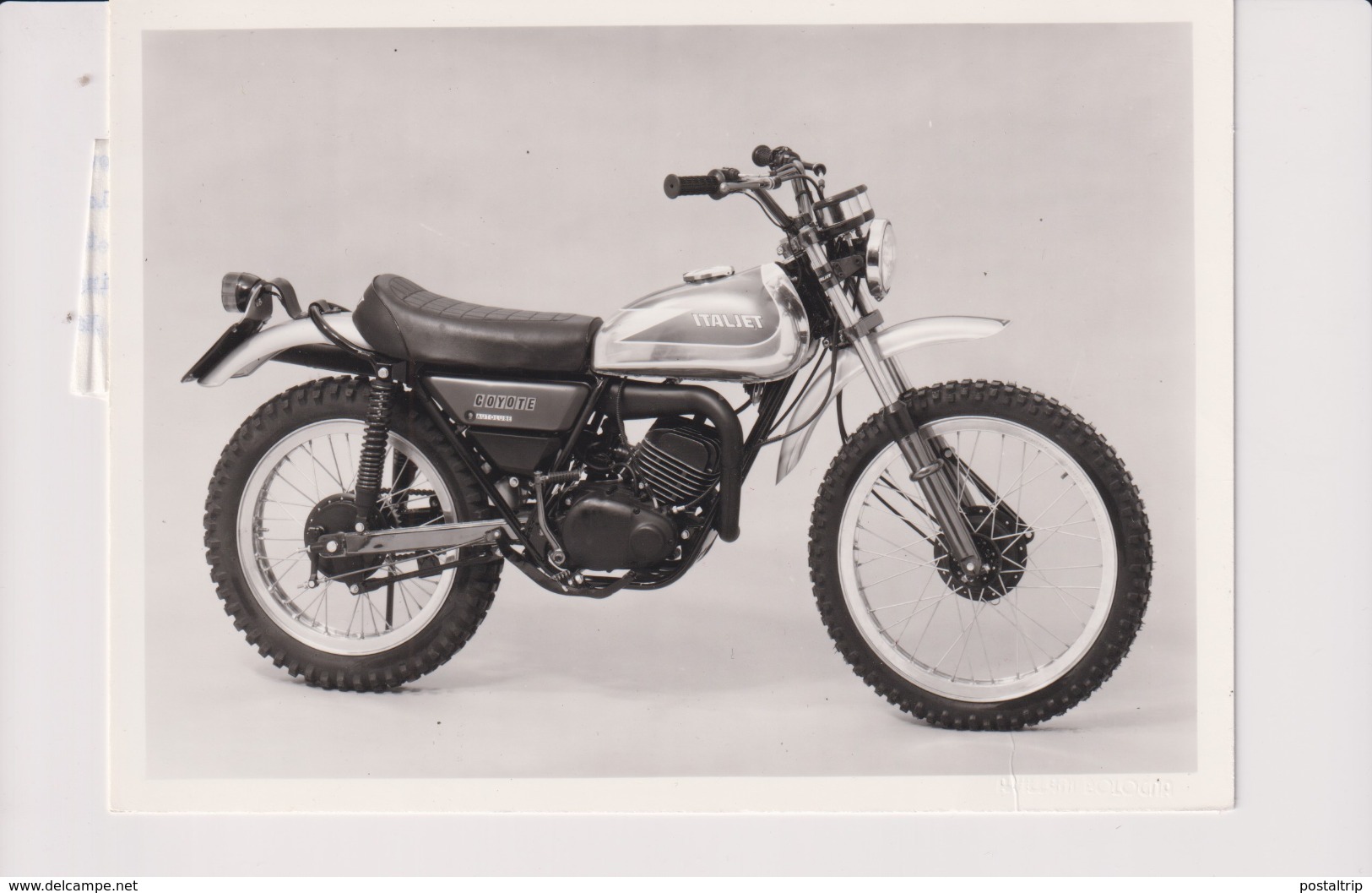 Itlajet "The Coyote"  +-18cm X 13cm  Moto MOTOCROSS MOTORCYCLE Douglas J Jackson Archive Of Motorcycles - Otros & Sin Clasificación