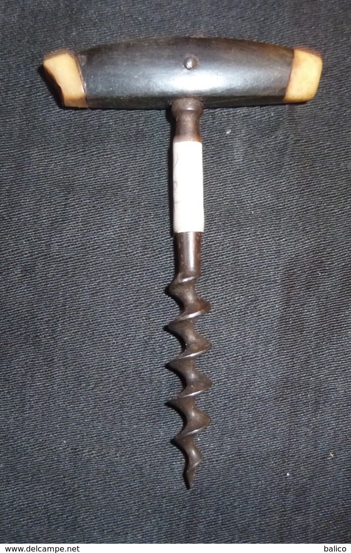 Tire-bouchon Acier Et Corne Et Os - Mèche Au Spires Coupantes  1900 - Bottle Openers