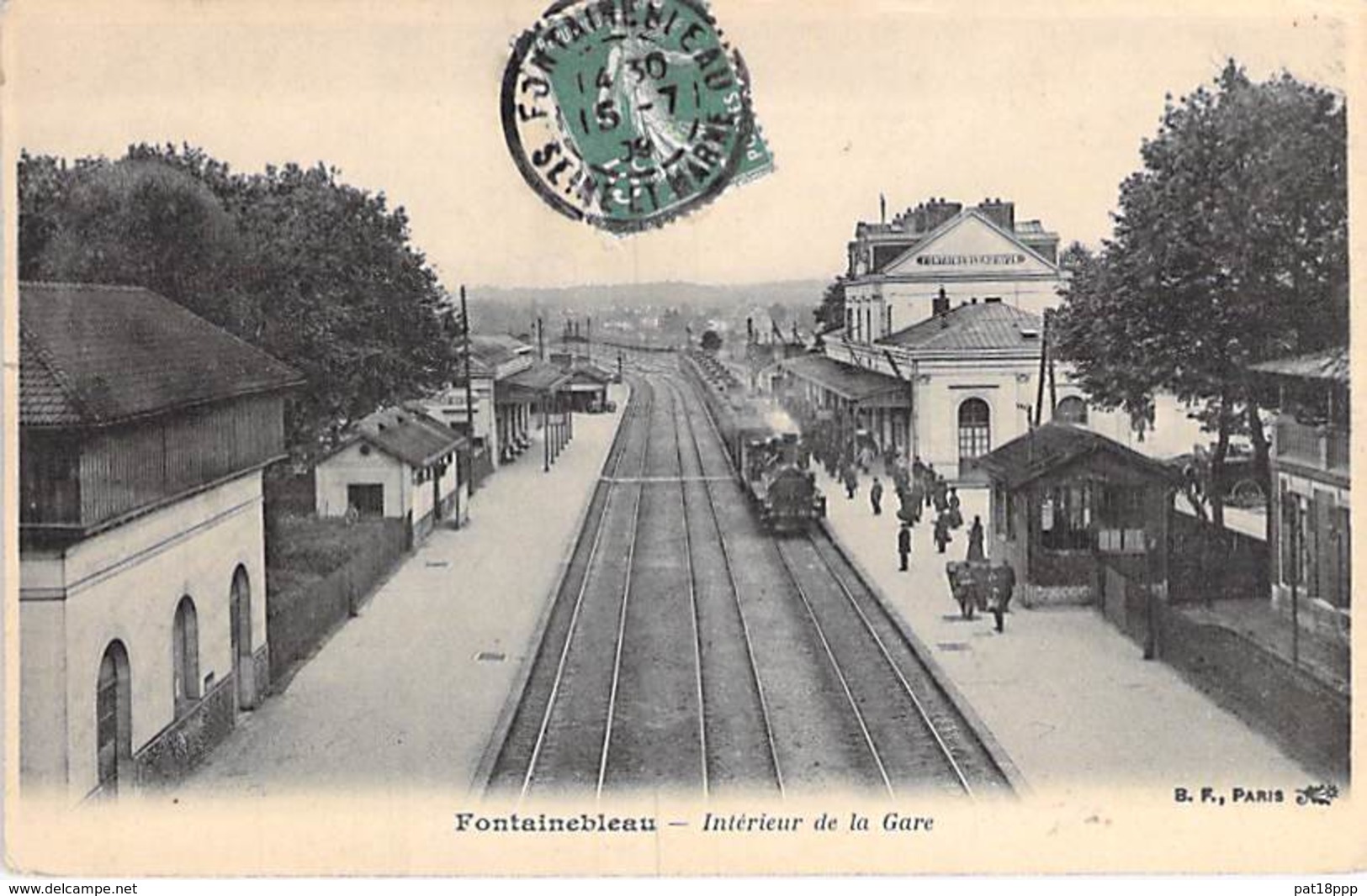 GARE Avec TRAIN - 77 - FONTAINEBLEAU : Intérieur De La Gare ( Train à Vapeur En Gare ) CPA - Seine Et Marne - Stazioni Con Treni