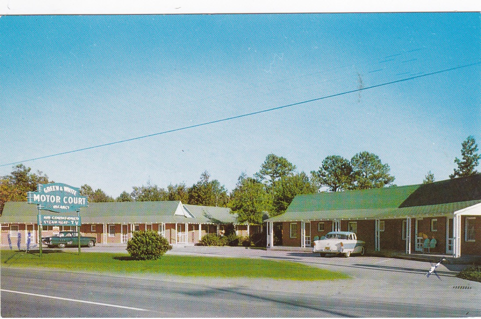 BOLIVIA , North Carolina, PU-1964 ; Green & White Motor Court, Classic Cars - Other & Unclassified