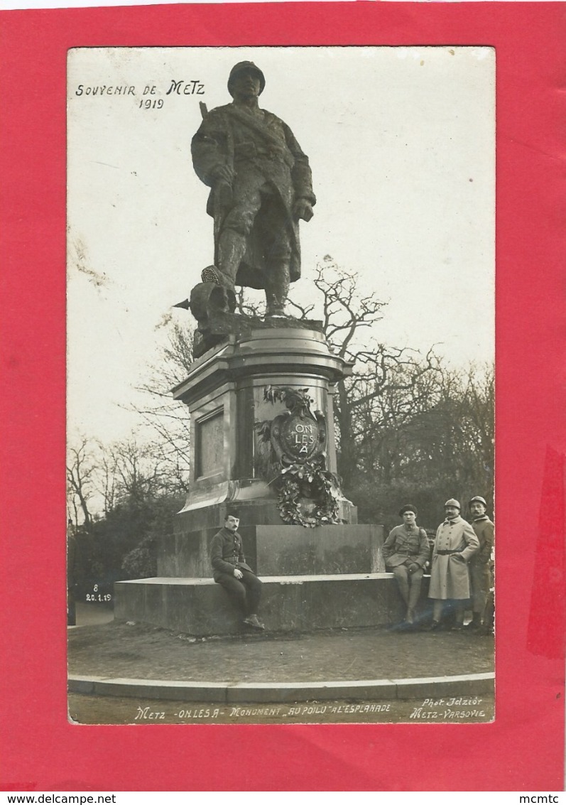 Carte Photo  - Souvenir De Metz 1919  - Metz , On Les A - Au Poilu à L'Esplanade  (militaires , Soldats ) - Metz