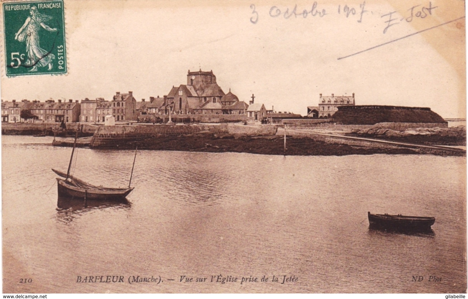 50 - Manche -  BARFLEUR - Vue Sur L Eglise Prise De La Jetée - Barfleur