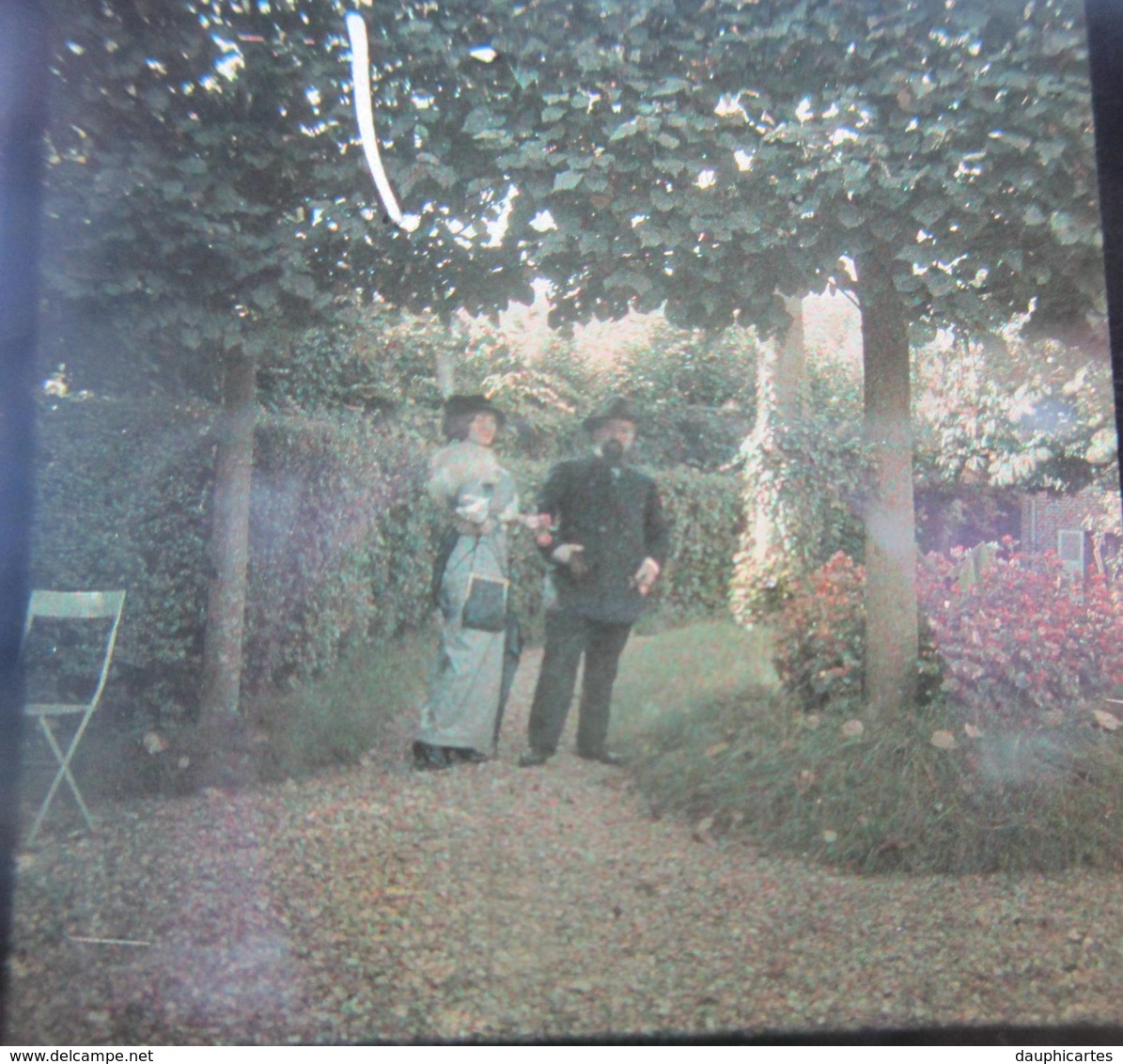 AUTOCHROME Stéréoscopique, Vers 1900 : Dans Le Parc, Couple. Plaque De Verre, Positif - Glasdias