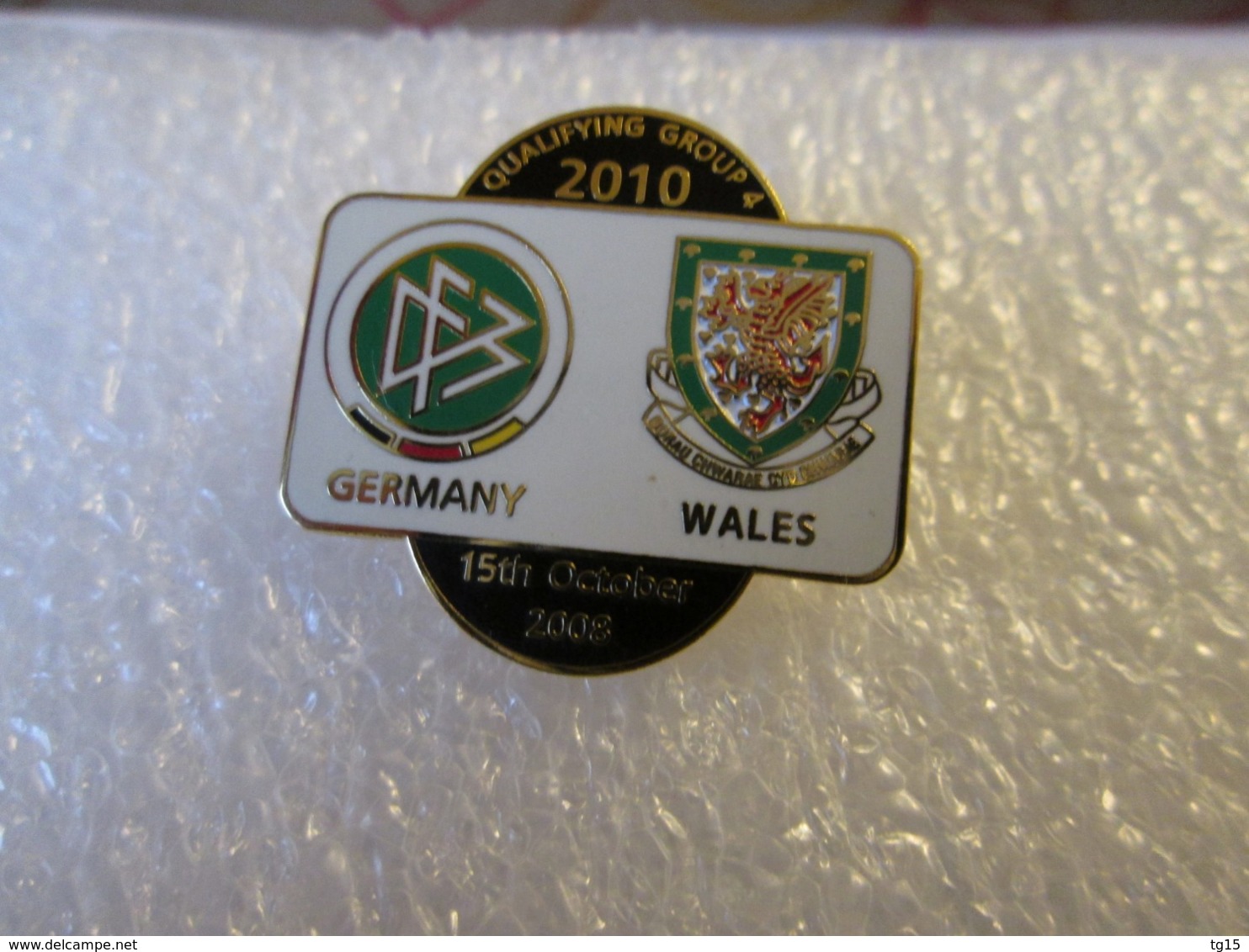 NO PIN'S TOP  BADGE  QUALIFYING WORLD CUP GROUP 4  2010  GERMANY  WALES   FOOTBALL - Calcio