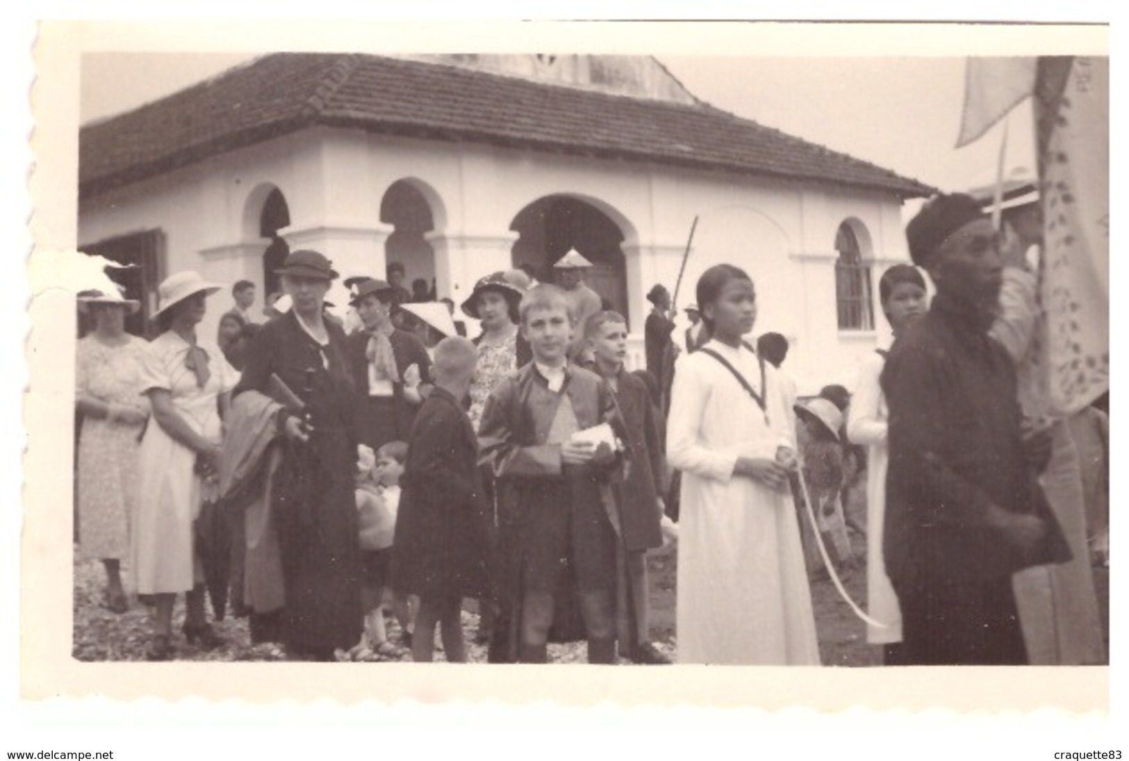 INDOCHINE "ROGER ET SA GRAND-MERE A LA PROCESSION DE LA FETE DIEU A CHAPA 14 JUIN 1936 - Orte