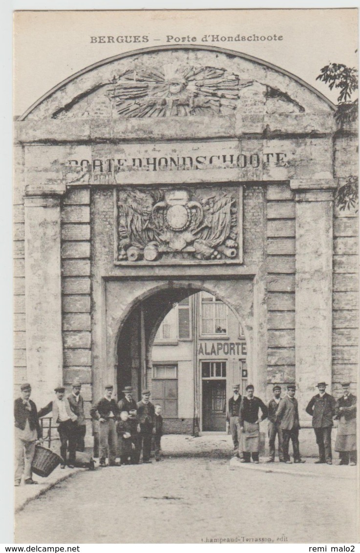 CARTE POSTALE    BERGUES 59 .Porte D'Hondachoote - Bergues