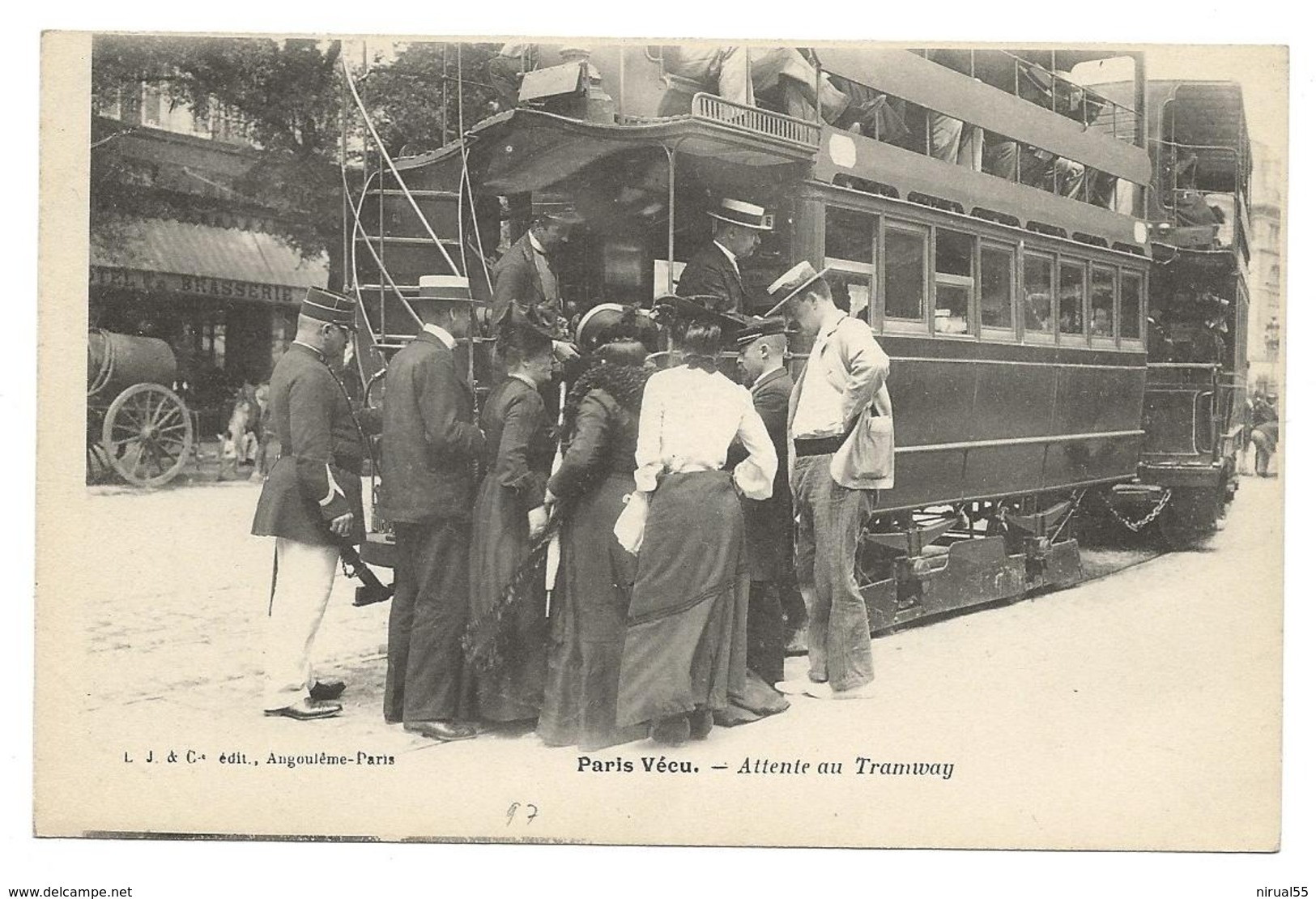 Paris Vécu ATTENTE AU TRAMWAY  ..G - Autres & Non Classés