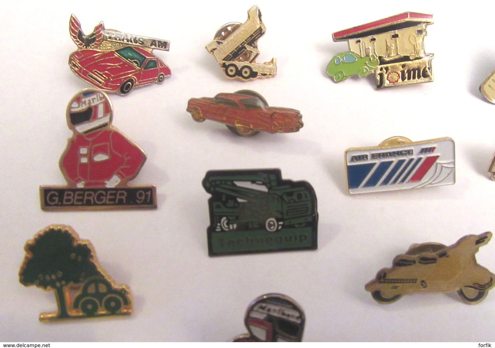 Lot De 36 Pin's Thème Transports : Automobile, Moto, Aviation, Industrie Pétrolière, Etc... - Pour étude - Transport