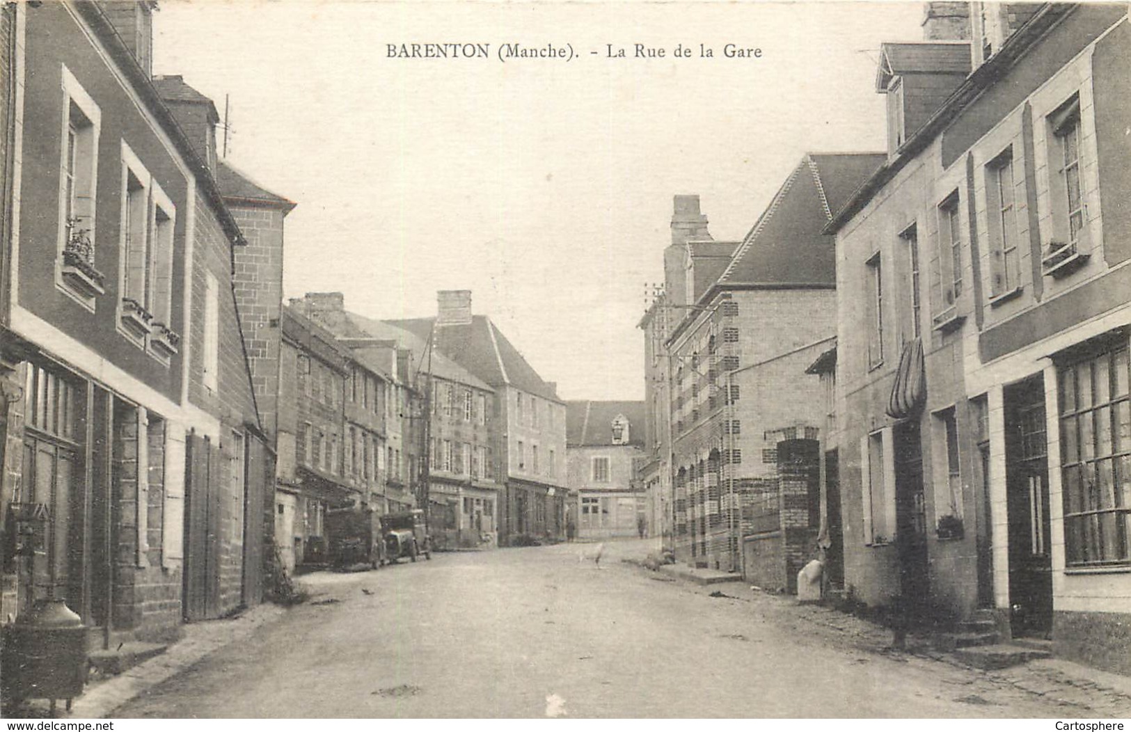 CPA 50 Manche Barenton La Rue De La Gare - Barenton