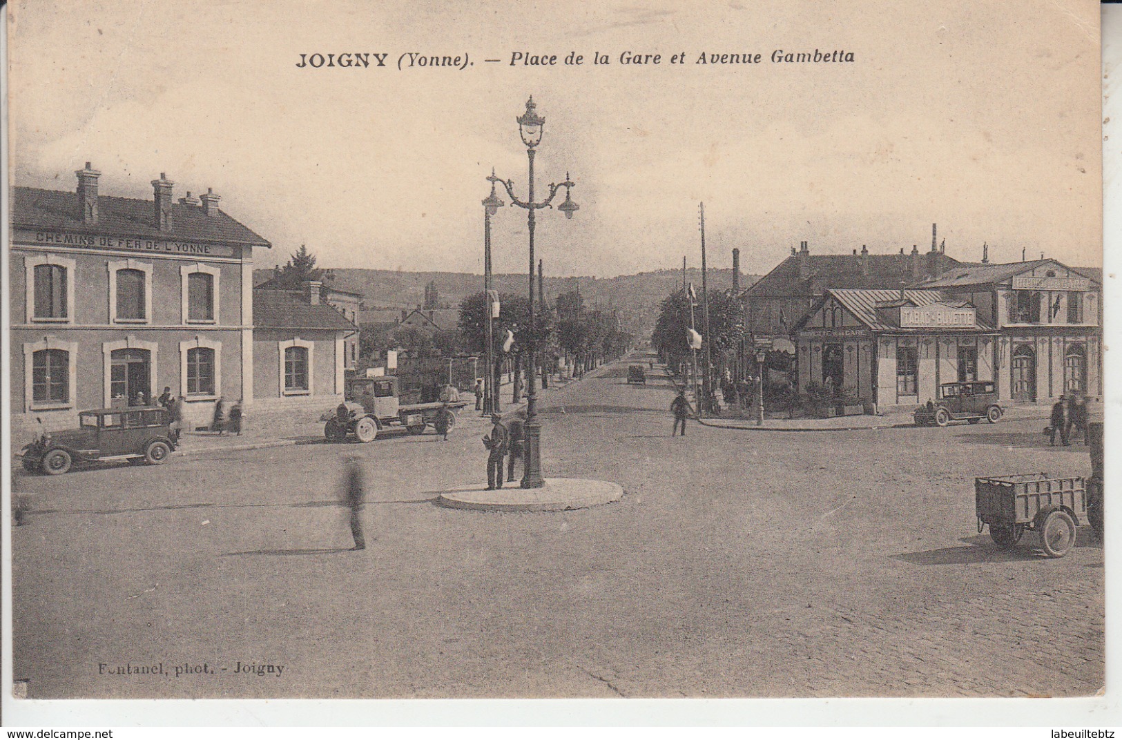 JOIGNY - Place De La Gare Et Avenue Gambetta - Joigny