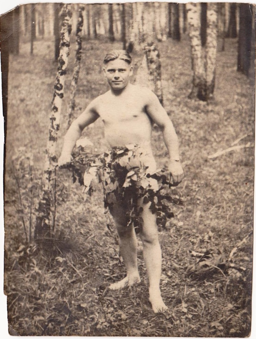 Handsome Young Muscular Man Male Semi Nude Forest Antique Photo - Anonyme Personen