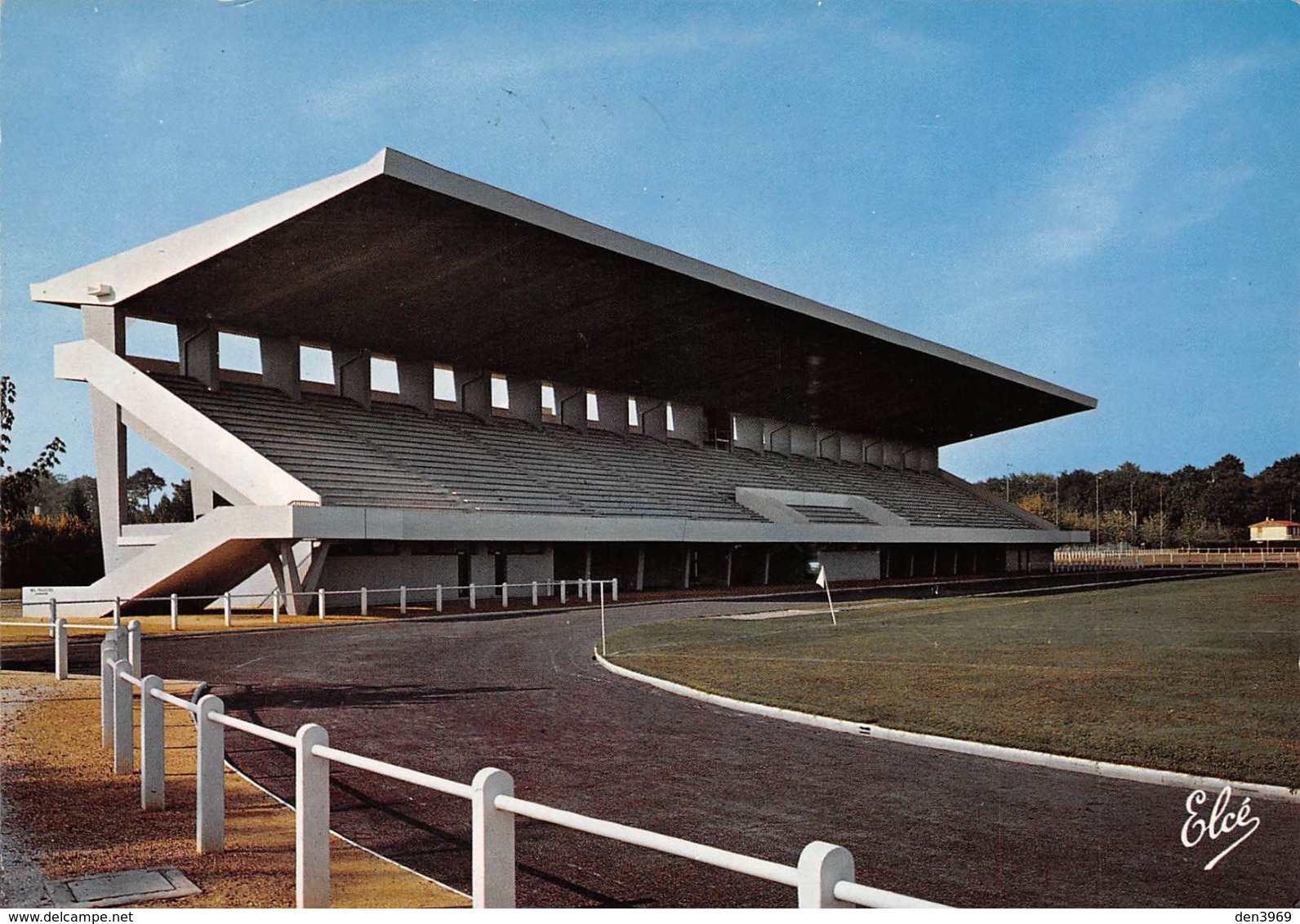 MERIGNAC - Le Stade Municipal - Merignac