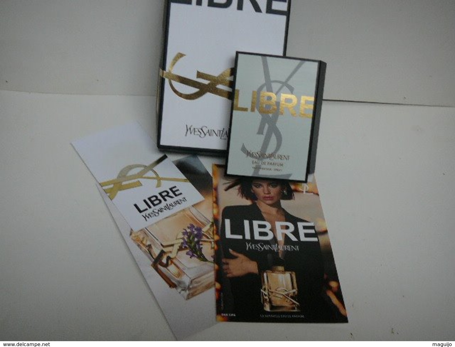 YVES SAINT LAURENT " LIBRE" ENSEMBLE ECHANTILLON + CARTES + BOITE ( Pas Parfaite°   VOIR ET LIRE !! - Miniatures Womens' Fragrances (in Box)