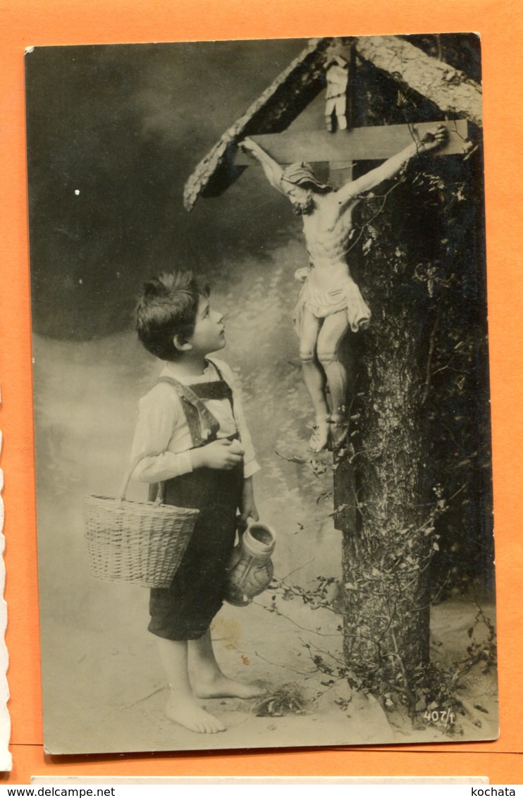 LAC098, Petit Garçon Avec Un Panier Admirant Le Christ, Jésus, Circulée 1906 - Autres & Non Classés