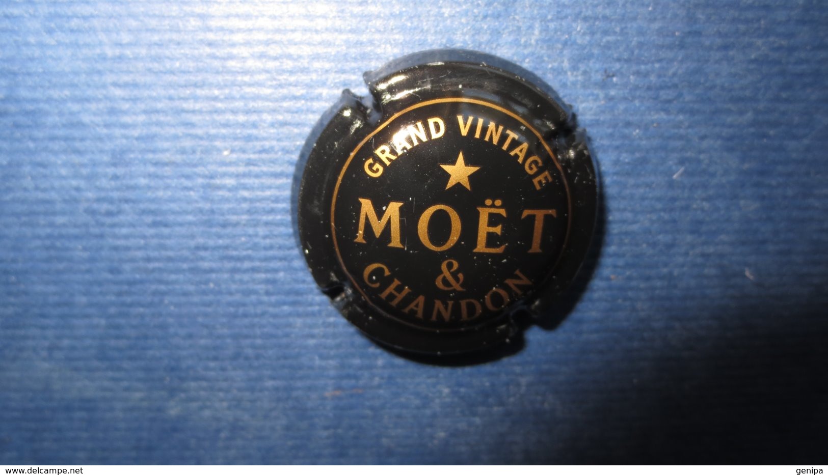 CAPSULE CHAMPAGNE MOET ET CHANDON. Grand Vintage. Noir Et Or - Möt Et Chandon