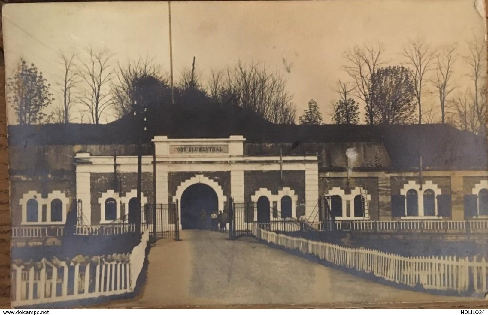 CPA Ou Carte Photo, ALLEMAGNE, ENVIRONS DE KEHL, FORT BLUMENTHAL  Avec 4 MILITAIRES - Altri & Non Classificati