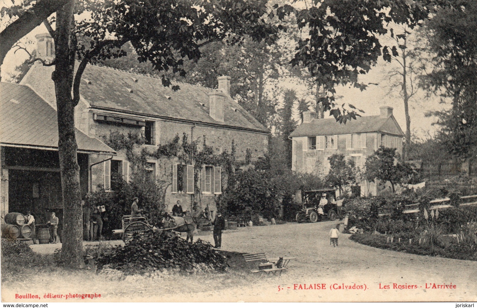 FALAISE Les Rosiers.L'arrivée - Falaise