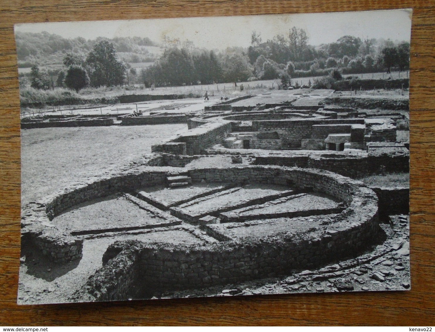 Fontaines-salées , Fouilles Des Fontaines-salées , Therme Gallo-romains , Au Premier Plan , Vestiaire Circulaire Chauffé - Fontaines Salees