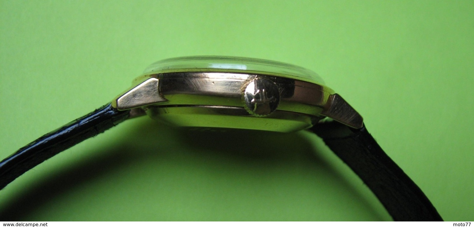 Montre homme - 1960 - JAEGER LECOULTRE Jour et Date Automatique OR 18K - bracelet JL - Boite JL