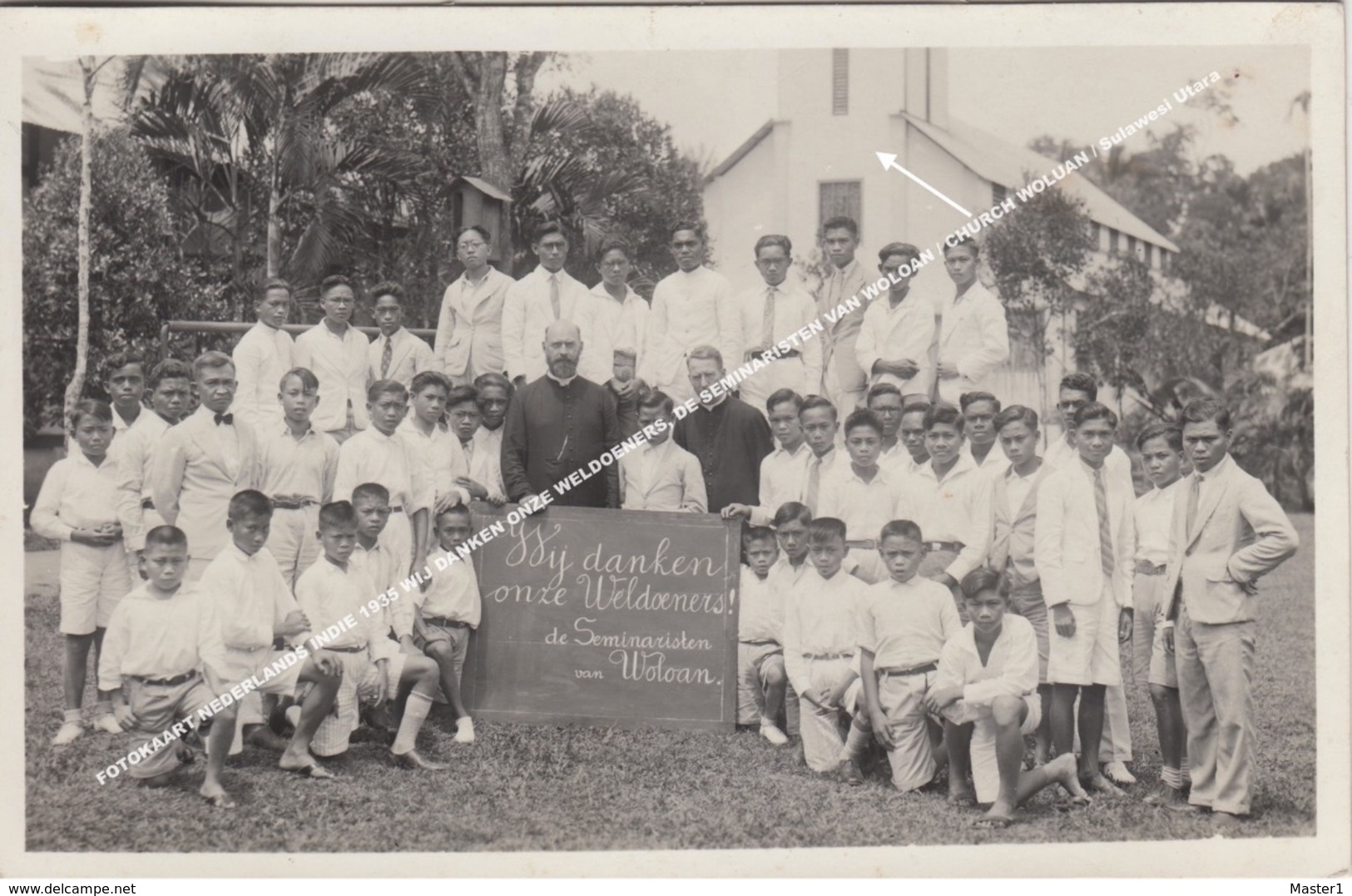 FOTOKAART NEDERLANDS INDIE 1935 WIJ DANKEN ONZE WELDOENERS, DE SEMINARISTEN VAN WOLOAN / CHURCH WOLUAN / Sulawesi Utara - Indonesia